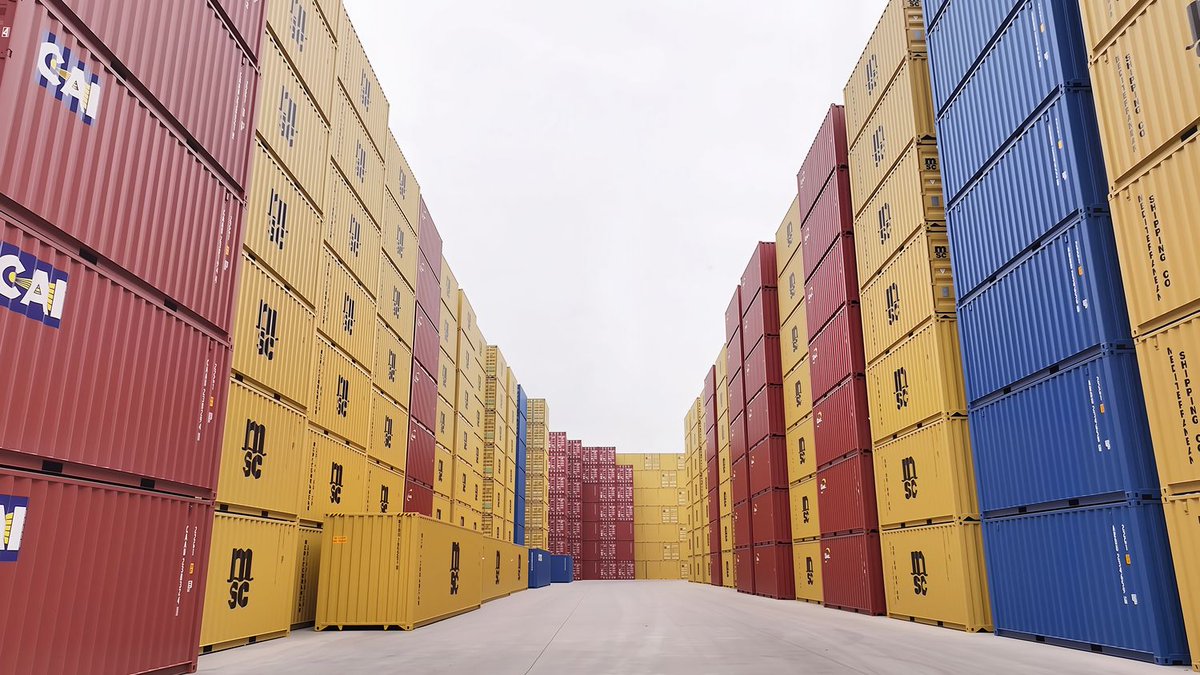 WorldCargoNews's tweet image. ⚫ EXCLUSIVE 🔴 Container manufacturing poised to drop: tinyurl.com/4dey8um2 
#ContainerIndustry #Logistics #ShippingContainers #SupplyChain #WorldCargoNews