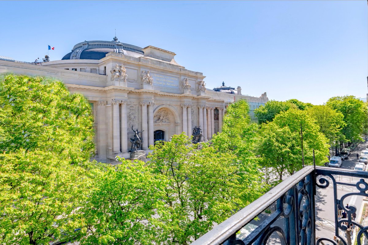 ParisArtDeVivre's tweet image. Paris will always be Paris. The architecture is unique and the views are often incredible.
One of the most beautiful cities in the world! The Parisian art of living with its cafés, restaurants, culture, fashion, luxury...#RealEstate #dreamapartment #dreamhome #forsale #home