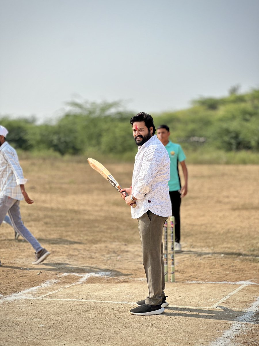 Yogendra_singhp's tweet photo. 📍पड़ासली 
नागणेचाय क्रिकेट क्लब केरिंग जी का खेड़ा द्वारा 5 दिवसीय क्रिकेट प्रतियोगिता का शुभारंभ किया गया। इस दौरान क्षेत्र के कांग्रेस जिला कार्यकारिणी अध्यक्ष आदित्य प्रताप सिंह जी, नैन जी सार्दुल, दिनेश जी, रघुवीर सिंह जी, रमेश जी सहित कई जनप्रतिनिधिगण मौजूद रहे। https://t.co/kSOJwzfMYb
