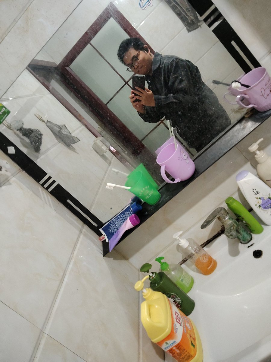 jiyichen8's tweet image. 好显老的衣服