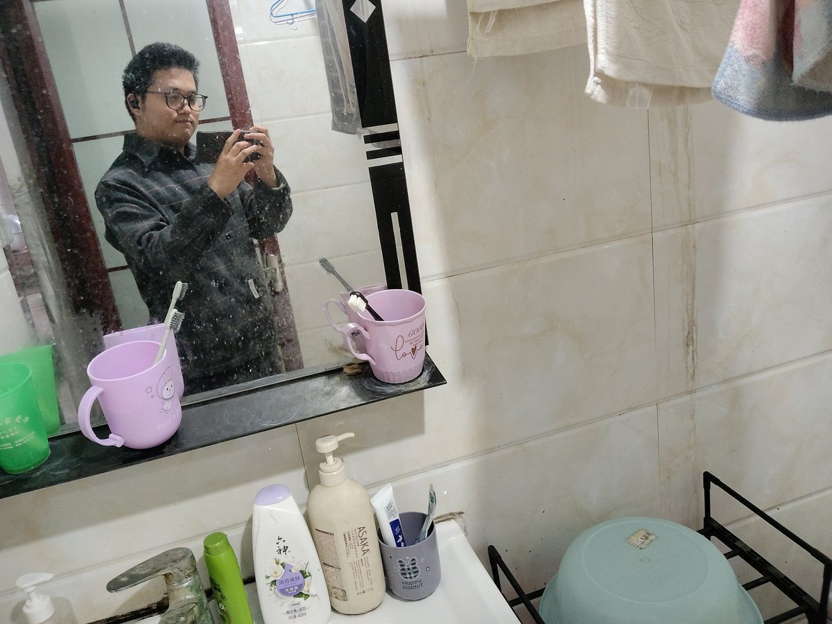 jiyichen8's tweet image. 好显老的衣服