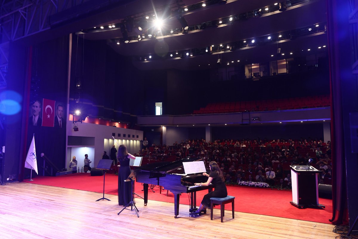 🌐 Gazeteci Hakan Çelik’le “Küresel Gelişmeler ve Türkiye’nin Konumu” Üzerine Söyleşi

🌍 Dokuz Eylül Üniversitesi (DEÜ) olarak, Türk basınının duayen isimlerinden, televizyon ve radyo programcısı, gazeteci ve yorumcu Hakan Çelik’i Üniversitemizde ağırlamaktan büyük bir mutluluk