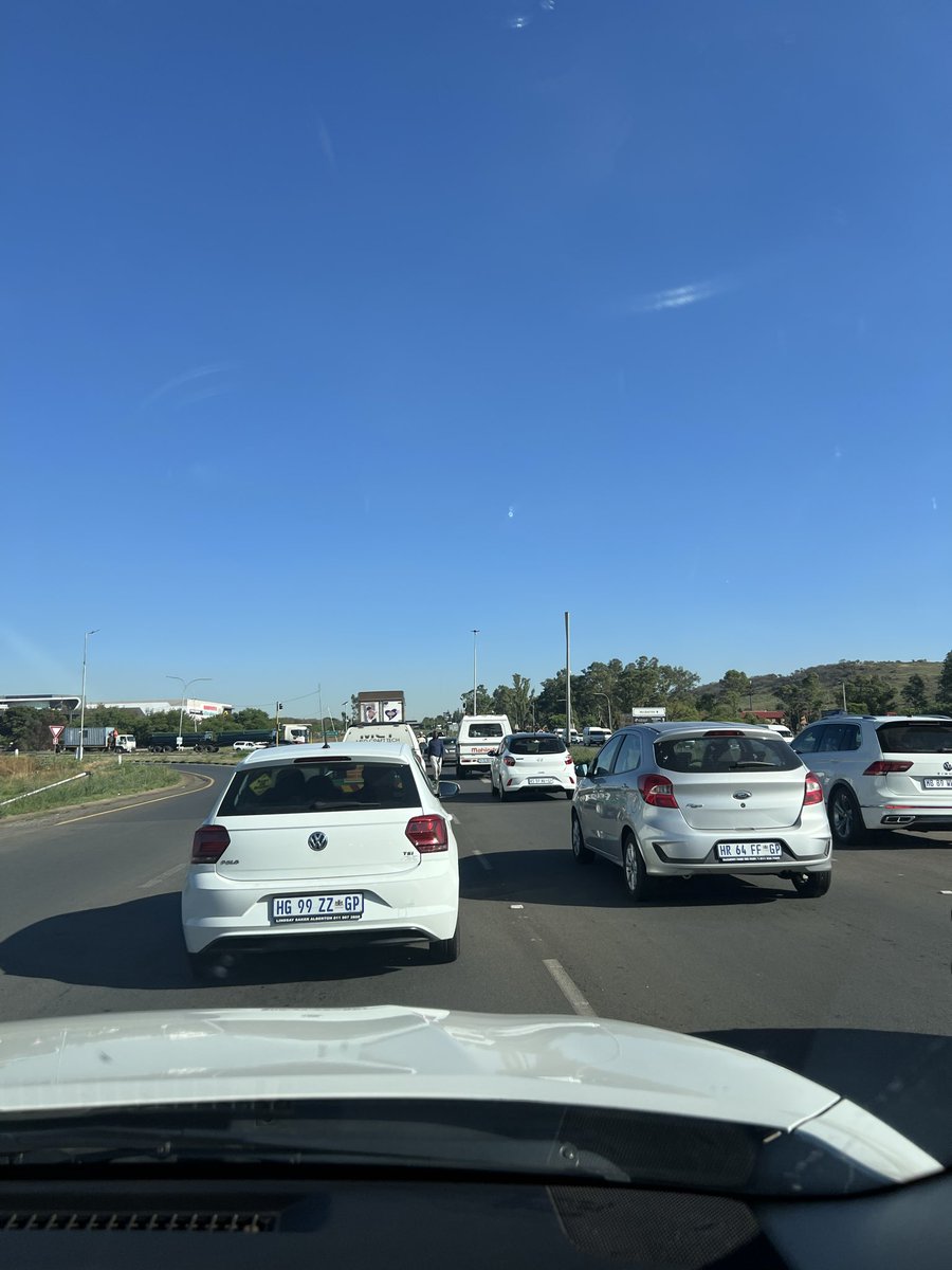 Tracih79's tweet photo. Morning Mayor @DadaMorero. The robots at a major intersection, Klipriver drive and Swartkoppies Road, in Johannesburg South haven’t worked in years. Please fix these robots urgently. https://t.co/DA0k25BGKQ