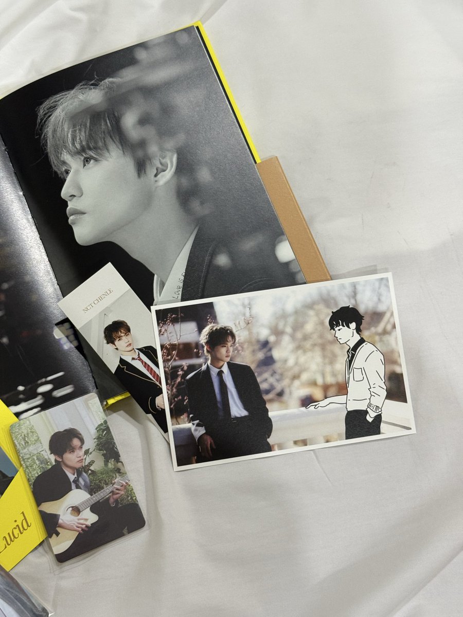 thankyou zhong chenle for creating this beautiful album🥹💗 this album feels so personal to me, i’m literally on the verge of tears i love 钟辰乐 so much