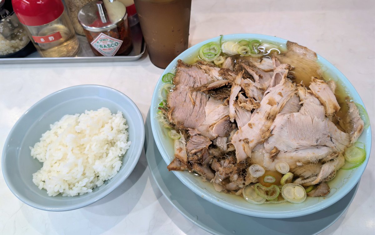 寒い日はチャーシューをポテチのように食べるのって最強に幸せよね( ˊᵕˋ*)🍜
ようやくシフトが合い久々の深青練習会へ！
とは言えドクターストップ中なので球拾いに専念する！たくさん拾うぞ〜🤣