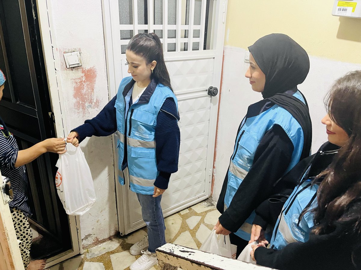 📍Siirt Merkez Öğrenci Yurdu

Komşuluk sadece kapı komşuluğu değil, gönül komşuluğudur.
GSB Komşum Projesi ile  güzel yüreklerle bir araya geldik ve paylaşmanın dayanışmanın mutluluğunu yaşadık.