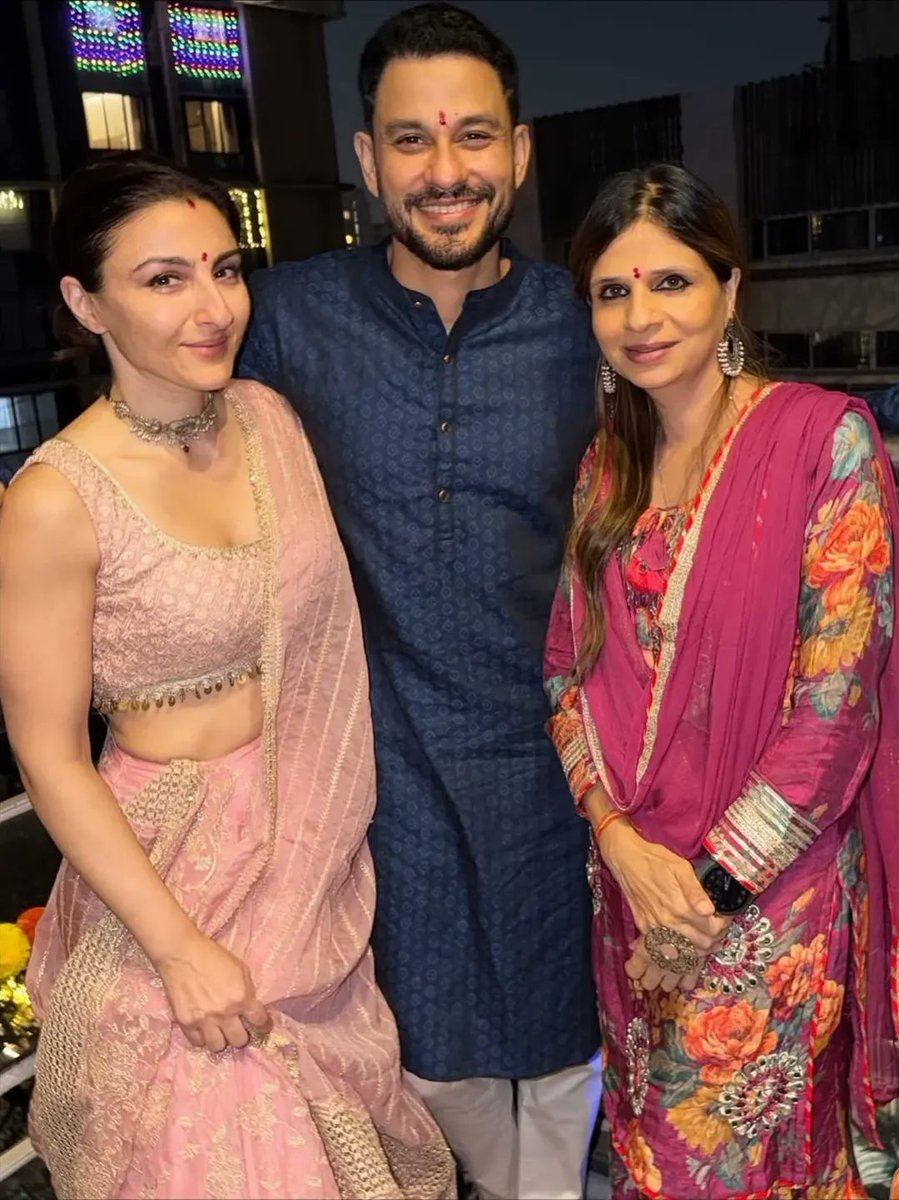 Tellymantra's tweet photo. Here’s how Bollywood stars celebrated Diwali 2025🪔❤️

#bollywood #Diwali #tellymantra https://t.co/bwuCU073An