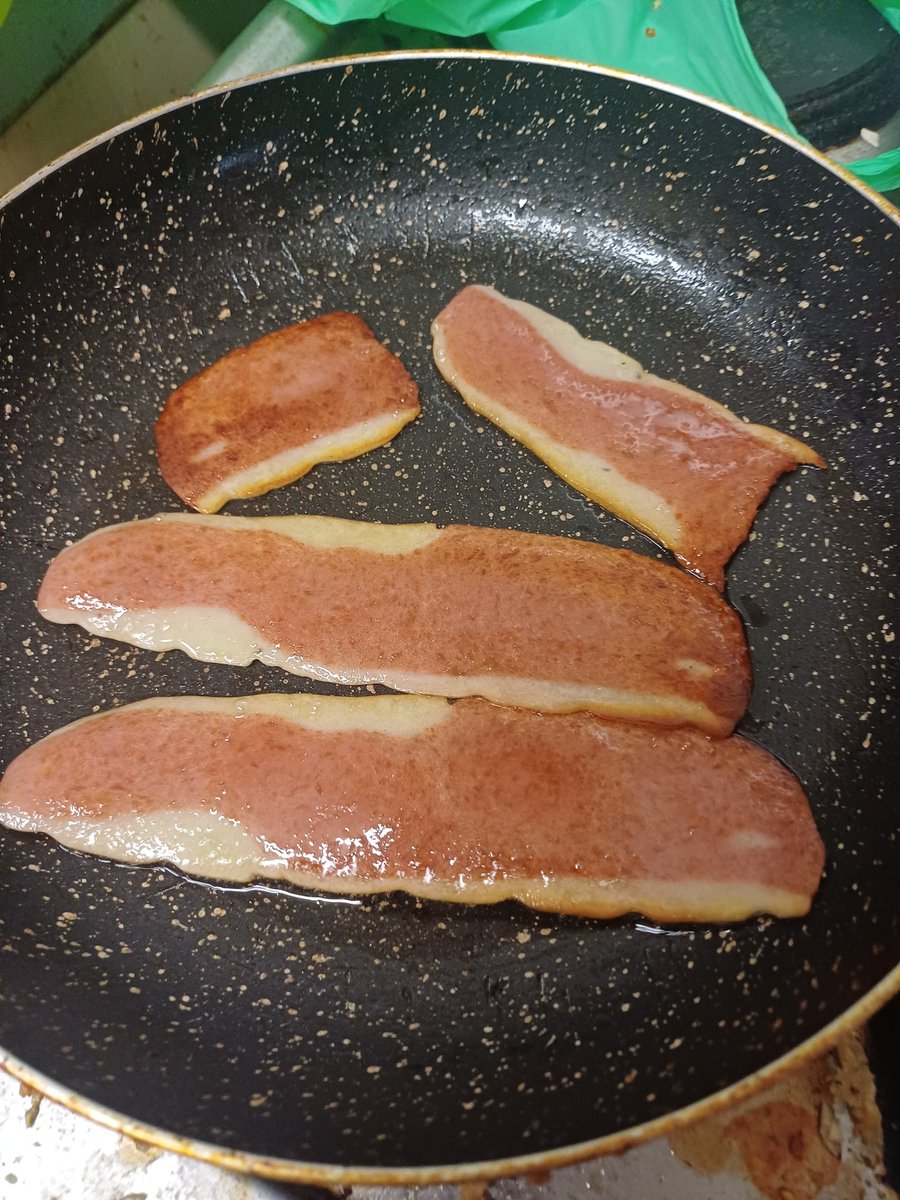 tinytinydarlin's tweet image. Vegetarianism is great coz these 3 fake bacons is like 90cals
Reccomend even if ur not vegetarian