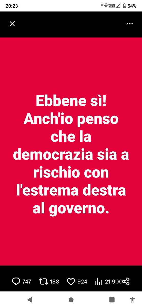 DadX54348122's tweet image. Buona giornata compagne/i ✊✊✊

#antifascism