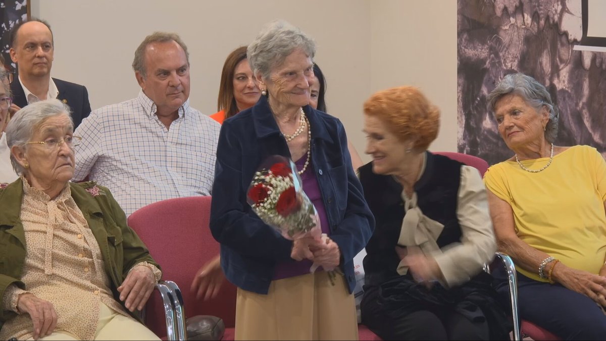 Las periodistas de <a href="/canalsur/">CanalSur</a> Mabel Mata y Nieves Fernández, premio Internacional de Periodismo “Colombine” por su trabajo “Alcaldesas por elección” del programa <a href="/losreporteroscs/">Los Reporteros</a> 

📲 Toda la información en #CanalSurNoticiasAlmería
03:00pm | CanalSurTV
🌐 csur.red/iXHn50Xg7hq
