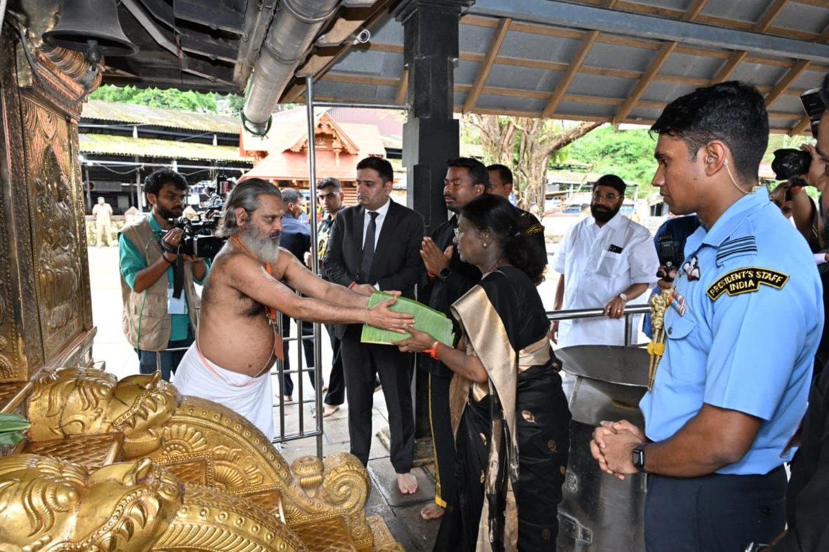 Bandi Sanjay Kumar (@bandisanjay_bjp) on Twitter photo She is 67.
She broke no rules, hurt no faith - she only honoured it.
In doing so, she became the first President ever to carry the Irumudi and bow before Lord Ayyappa.
Hon’ble President Smt Droupadi Murmu Ji’s  visit to Sabarimala reminds us that devotion doesn’t shout, it She is 67.
She broke no rules, hurt no faith - she only honoured it.
In doing so, she became the first President ever to carry the Irumudi and bow before Lord Ayyappa.
Hon’ble President Smt Droupadi Murmu Ji’s  visit to Sabarimala reminds us that devotion doesn’t shout, it