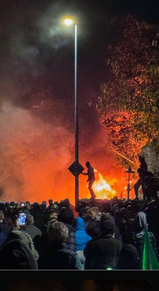 If it is true that the man arrested for allegedly raping a 10yr old child at the  Citywest IPAS centre - has been awaiting deportation since March  then at the very least, the Minister responsible for immigration &amp; assylum applications: Jim O'callaghan -MUST  RESIGN IMMEDIATELY!