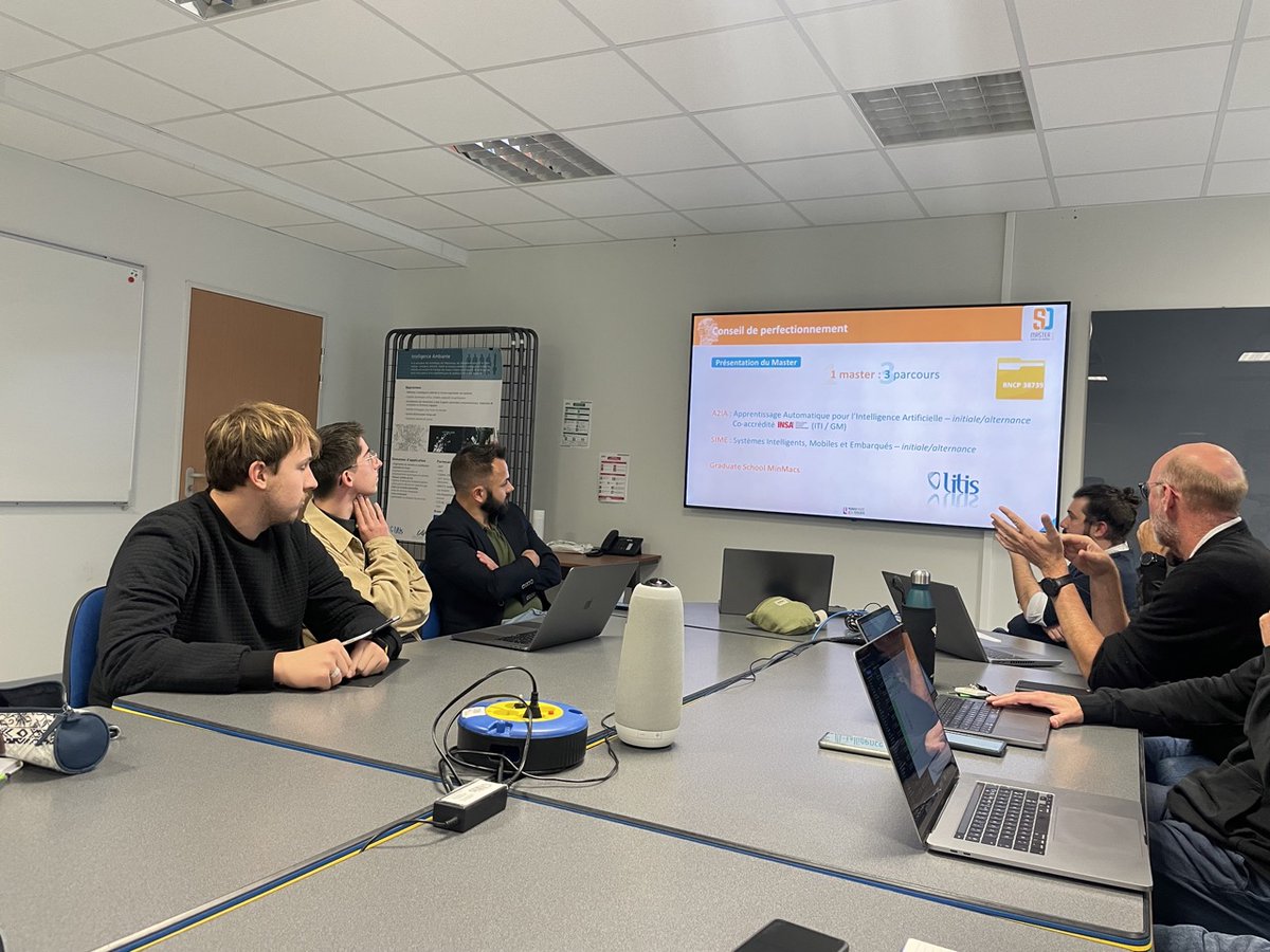 Hier, 21/10, se tenait le conseil de perfectionnement du Master. 

Moment clé de l'année, il permet de faire évoluer la formation en associant toutes les parties prenantes autour d'échanges constructifs.

Post complet: bit.ly/3WhYHiA