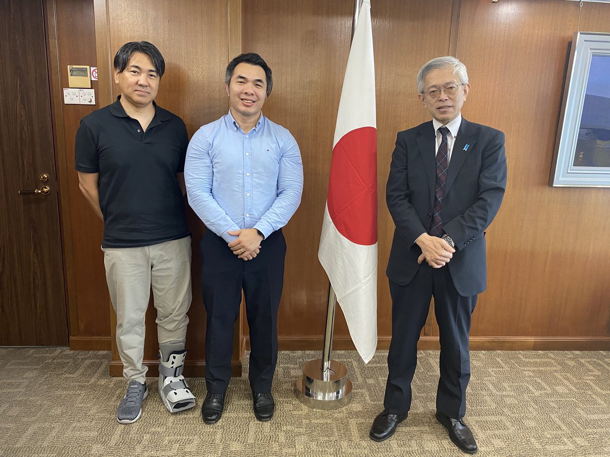 JapanConsulate's tweet image. Oct 22nd in #Penang. I had in my office a talk w/ Mr. Jasmon Lim, COO, #ShipCampus, #PKT Logistics Group SDN BHD, on a possible cultural event(s) along the longest #Japanese garden in their #BatuKawan base. We will get our stakeholders involved to make exciting events happen!
