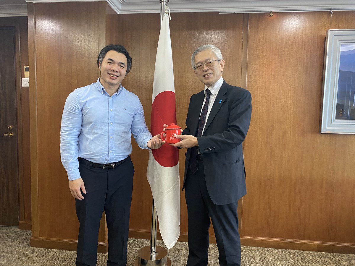 JapanConsulate's tweet image. Oct 22nd in #Penang. I had in my office a talk w/ Mr. Jasmon Lim, COO, #ShipCampus, #PKT Logistics Group SDN BHD, on a possible cultural event(s) along the longest #Japanese garden in their #BatuKawan base. We will get our stakeholders involved to make exciting events happen!