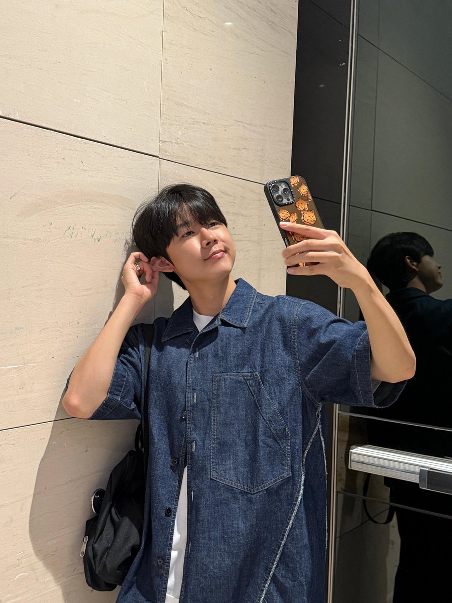 셀카 찍는 내 모습🤣
#동현 #DONGHYUN