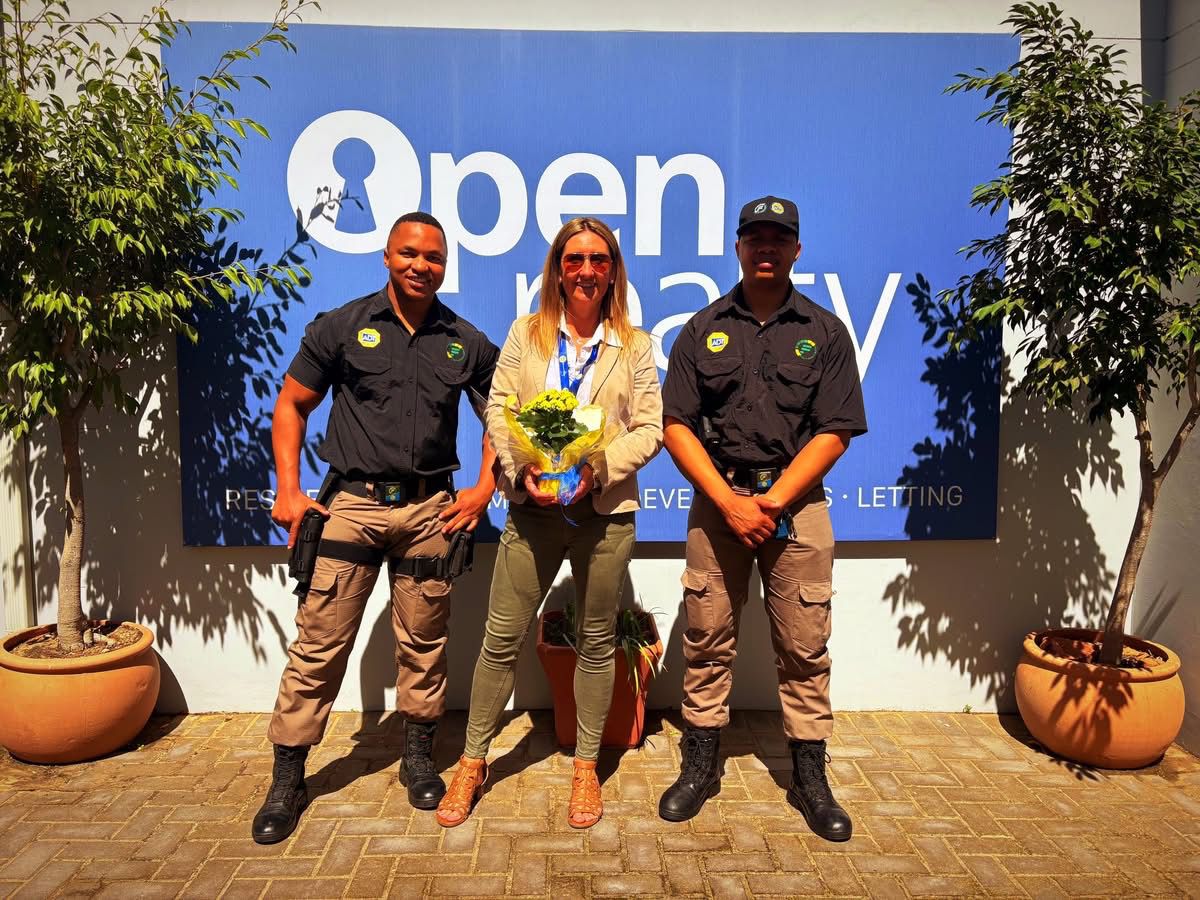 Fidelity_Secure's tweet photo. On Monday, the Gqeberha FADT team were in a safety workshop with the agents from Open Realty! The agents were taken through self-defence. Great fun was had as we continues to empower the estate agents of the Bay!
#WeAreFidelity #Gqeberha #SafetyWorkshop #EstateAgentSafety https://t.co/Q8kSXcNsTg