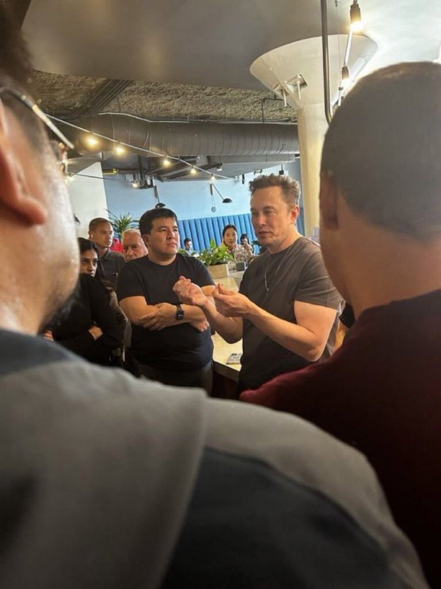codewithELONR's tweet image. Elon Musk says Principles matter more than money.
Do you Agree?
