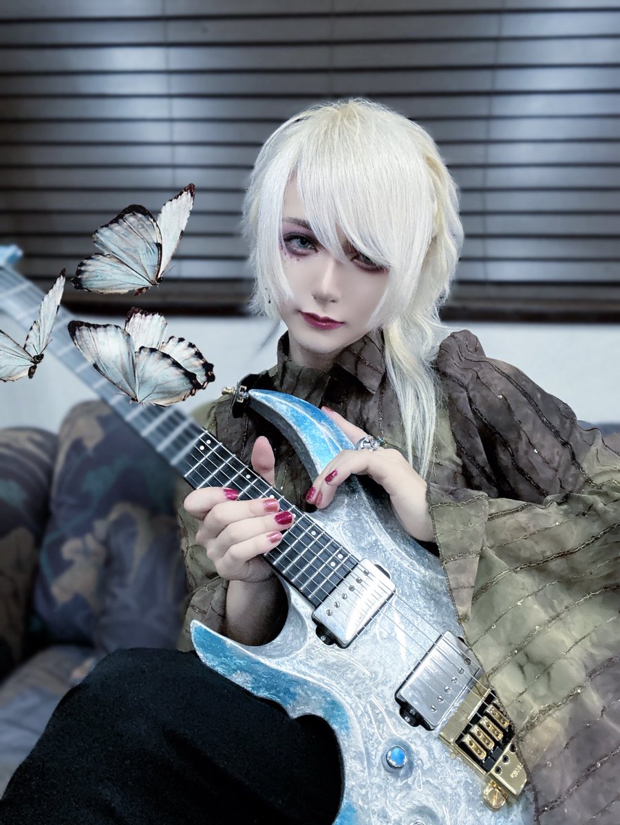 rune_zzzz's tweet photo. FRXギターにEVERTUNE付けたの、
どうやらこの子が世界で初みたい❄️👏🏻✨️
#EVERTUNE #FRX https://t.co/JLXe1z0QLn