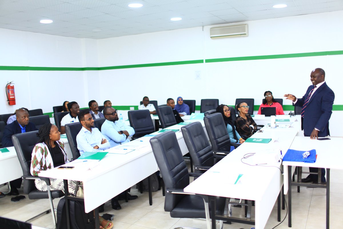 esami_trapca's tweet image. Another winning week at @ESAMI_trapca! 🎉
From 13–17 Oct, we hosted AfCFTA Awareness Workshops for #CSOs, #women & #youth.
A highlight? The eye-opening field visit to Namanga OSBP
Next up: participants roll out #AfCFTA projects in their countries!
@ACBF_Official 
#TRAPCA