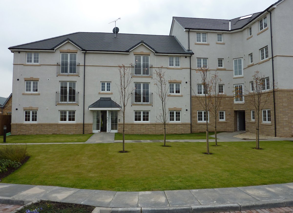 🚫Fly-Tipping at Weaver's Wynd 🚫
During yesterday’s estate walkabout, we reported repairs and found fly-tipped waste. We’re investigating who it belongs to—once identified, it will be reported to North Ayrshire Council, who have the power to issue a £500 fixed penalty notice.