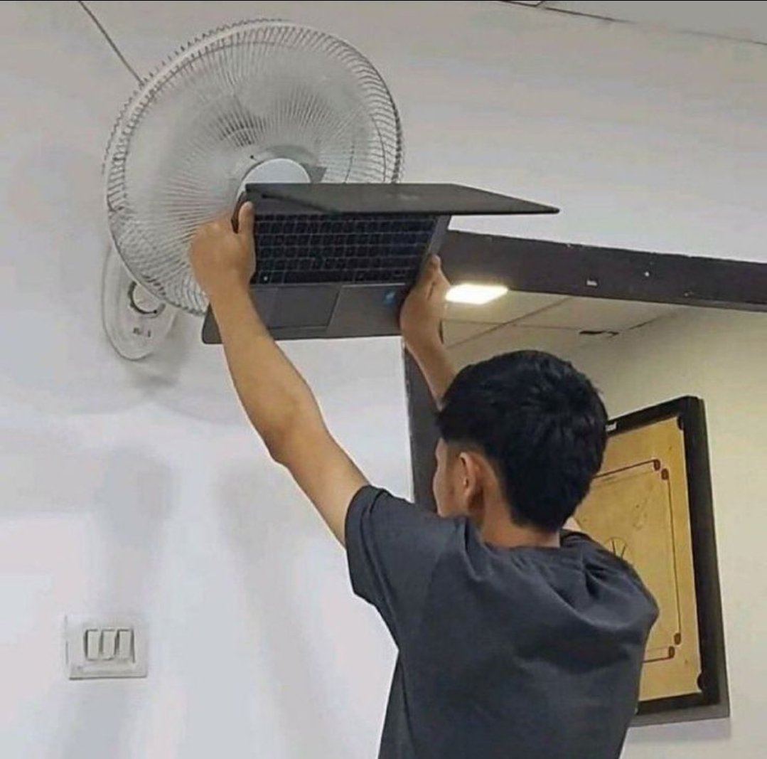 Digitalkuwala's tweet image. Running Android Studio on an i5 7th Gen feels like this 💀💻🌀
#AndroidDev