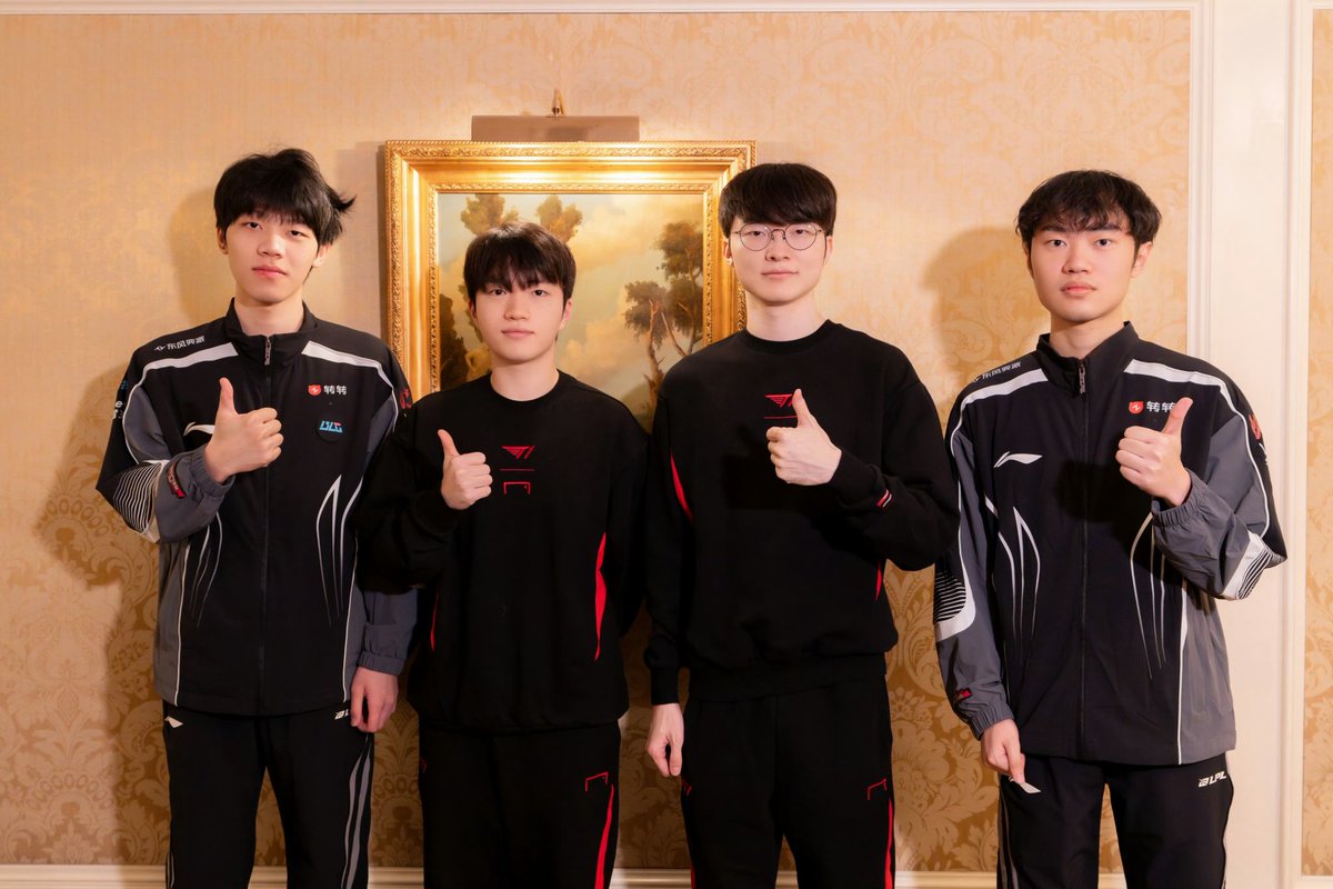 BLG sent T1 a set of mother of pearl inlaid Chinese chess and panda plushies 🐼 along with traditional Shu embroidery gifts inspired by the Lux Prestige Series 🎁

weibo.com/6021534576/522…