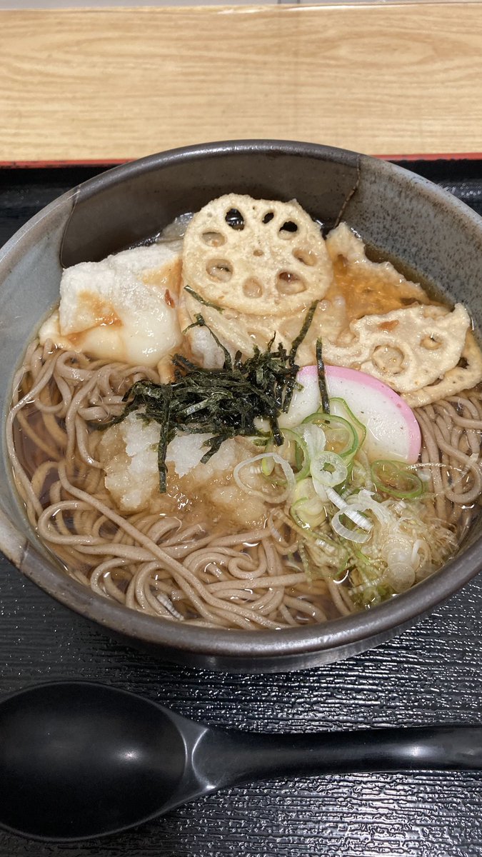 本日より提供開始】 揚げもち蓮根そば（温） 冷めたいそば、おうどんも