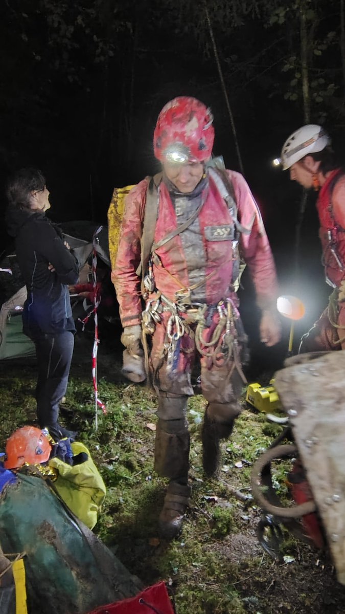 PompiersHerault's tweet photo. #Collaboration|| Les 11 &amp; 12 octobre 2025 une équipe de 7 personnels qualifiés ISS [Intervention en Site Souterrain] du #SMPM du SDIS de l’#Hérault a participé à l'exercice #ORSEC Spéléo dans le département de l'Aude Merci aux @SDIS11OFFICIEL pour son accueil bienveillant 😉 https://t.co/BPhOZu5CiB