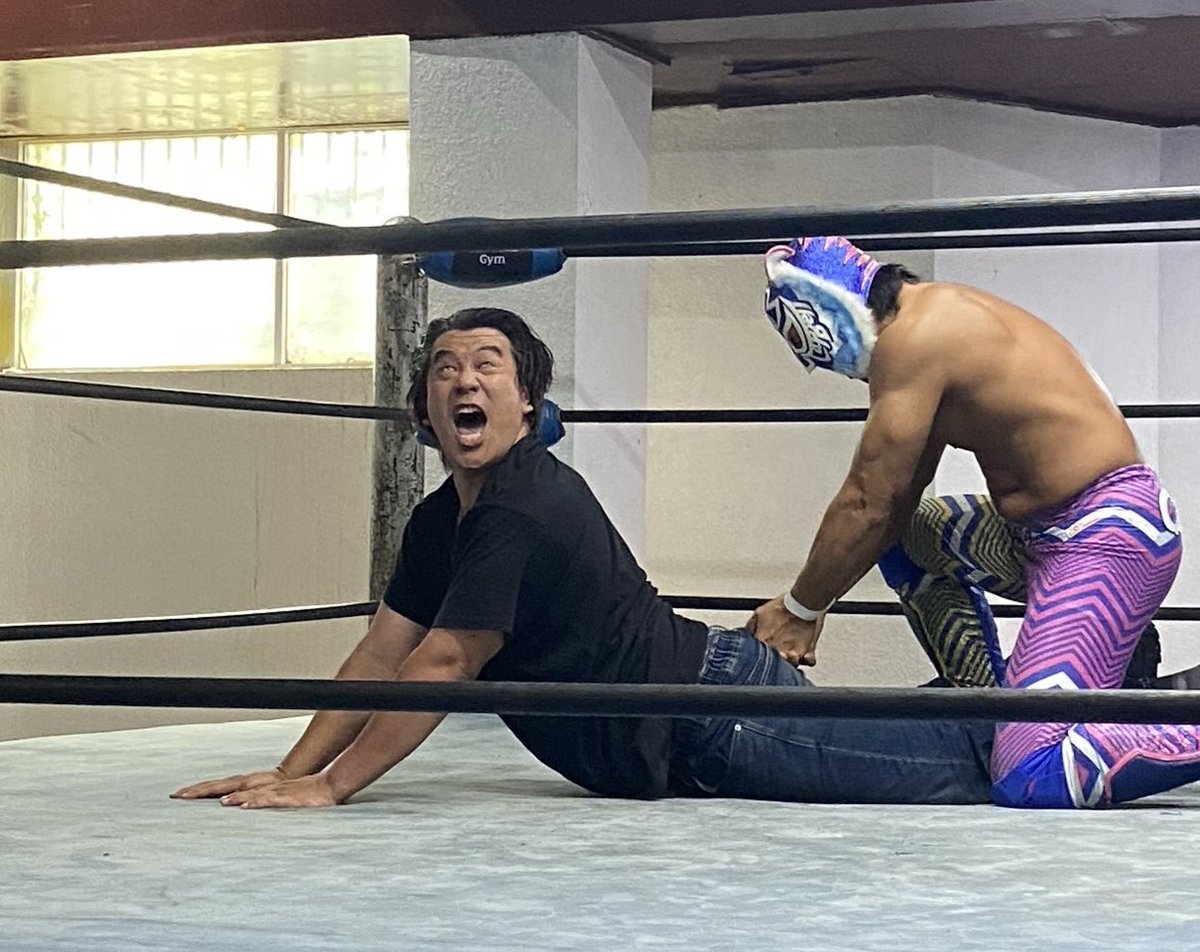carbell_ito's tweet image. #琉球ドラゴンプロレス のジムにて
グルクンマスク選手と沖縄のシュワルツネッガーとCM撮影!
#沖縄テレビ でカーベルCMが約100本放送されます、ブラックフライデーお得情報必見!
#gurukunmask