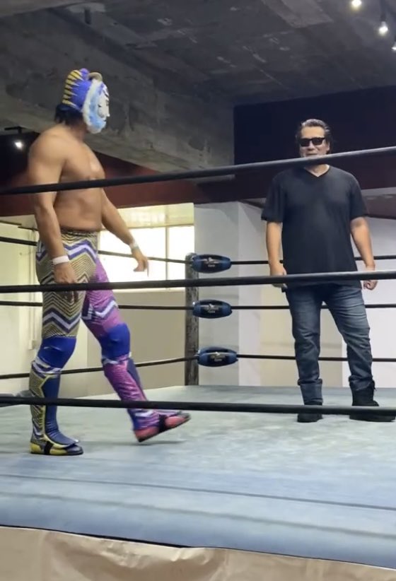 carbell_ito's tweet image. #琉球ドラゴンプロレス のジムにて
グルクンマスク選手と沖縄のシュワルツネッガーとCM撮影!
#沖縄テレビ でカーベルCMが約100本放送されます、ブラックフライデーお得情報必見!
#gurukunmask