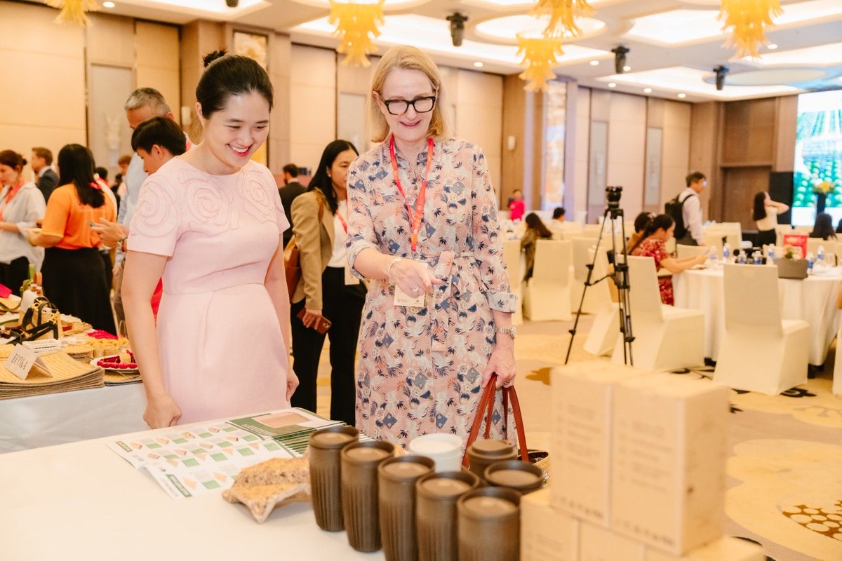 AusCGHCMC's tweet photo. Great to meet 100+ climate innovators, leaders & investors in Can Tho for the #DFATBPP Climate Adaptation Showcase. π±
From women-led #Deltaccelerate enterprises to new climate adaptive solutions, π¦πΊ & π»π³ are partners for a resilient #MekongDelta.
π https://t.co/76piMbcsow https://t.co/kj3b0emsop