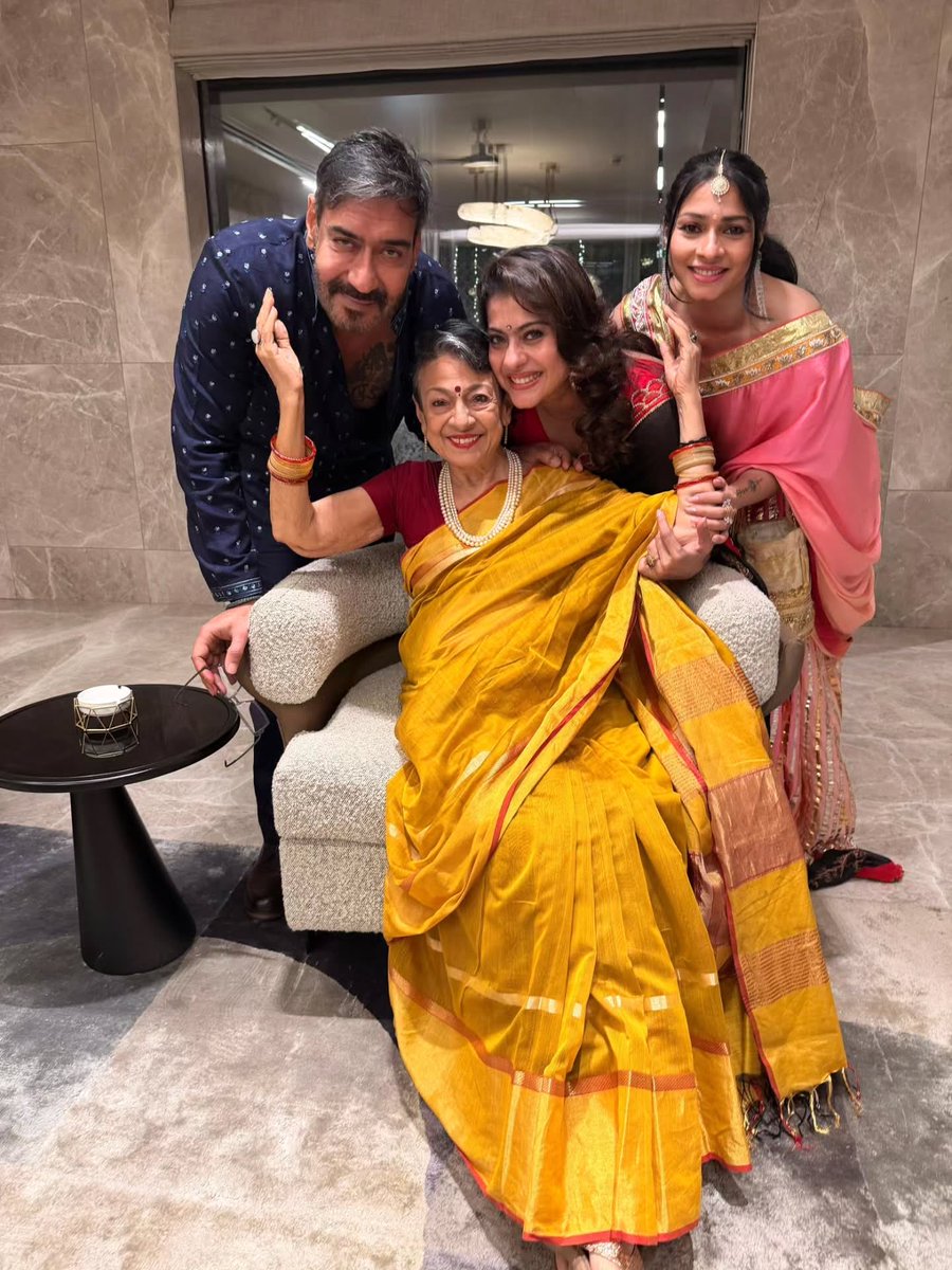 indiaforums's tweet photo. Ajay Devgn, Kajol, Nysa Devgan, Yug Devgan, and the entire Devgn family celebrated Diwali in style 🪔❤️😍
.
.
.
#IF #IndiaForums #DevgnFamily #Diwali2025 #FestiveVibes #AjayDevgn #Kajol #NysaDevgan #YugDevgan @ajaydevgn @itsKajolD https://t.co/mn7j7a5TH1