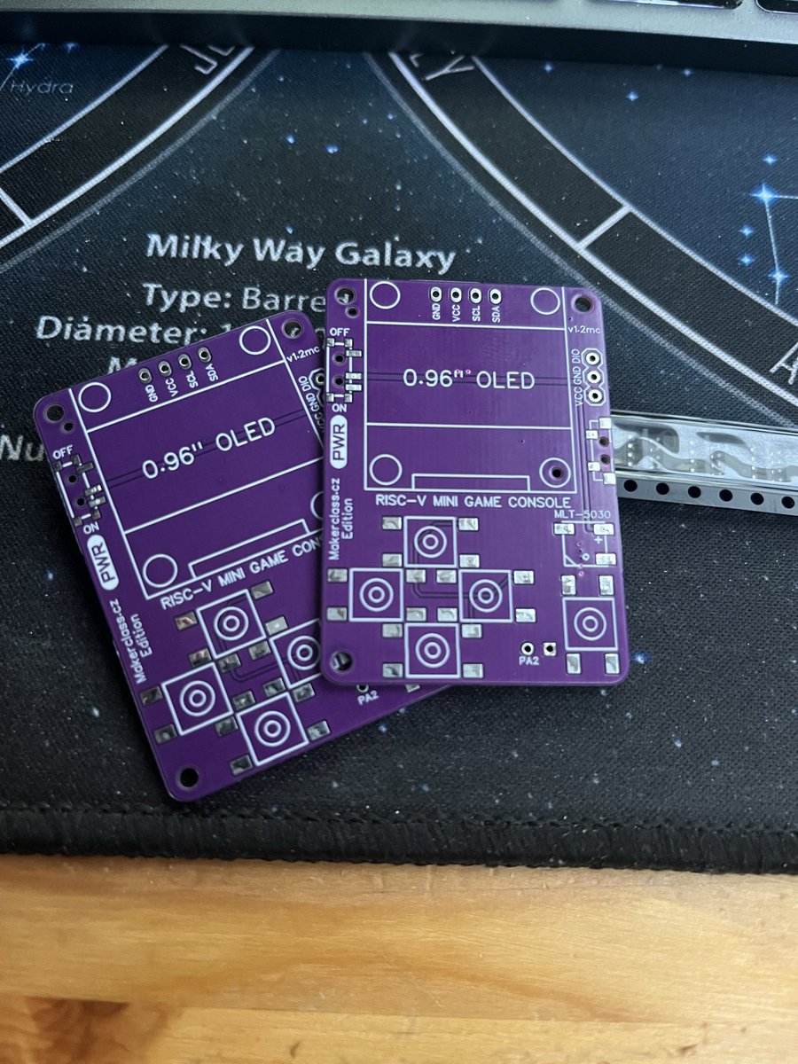 MakerClassCZ's tweet image. #DnesniPosta z @JLCPCB dovezla očekávané PCB pro TinyBoy. Teď už to jen správně osadit a zprovoznit 😀