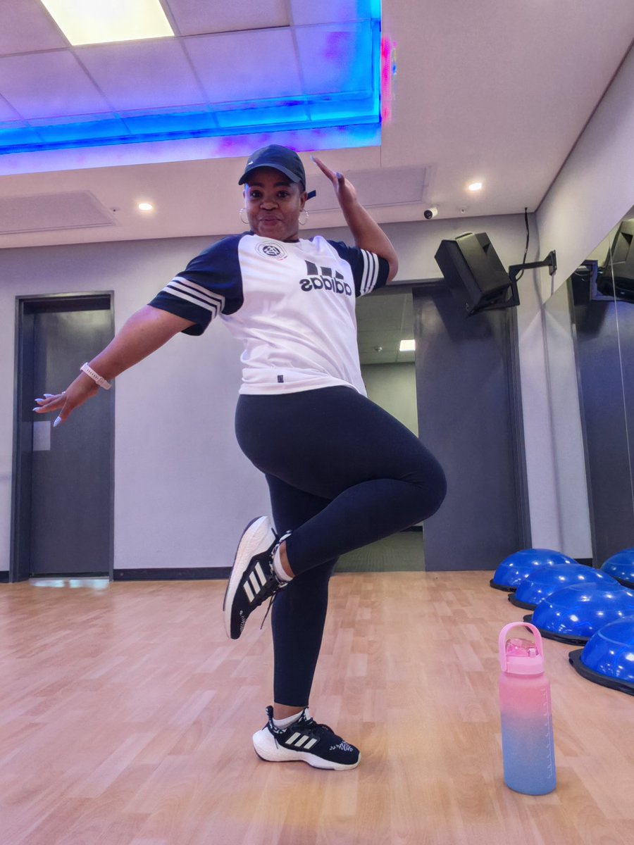 We are back in the gym like umqolo🤸. My wedding anniversary💍 is in in a few weeks so I need to lose at least 2kg and few centimetres to fit into my fav 👗😍.
<a href="/adidasZA/">adidasZA</a> awenze lapho sithole some new gear 👟 🎽🧦🩳for gym, some bright colours for spring 🌼