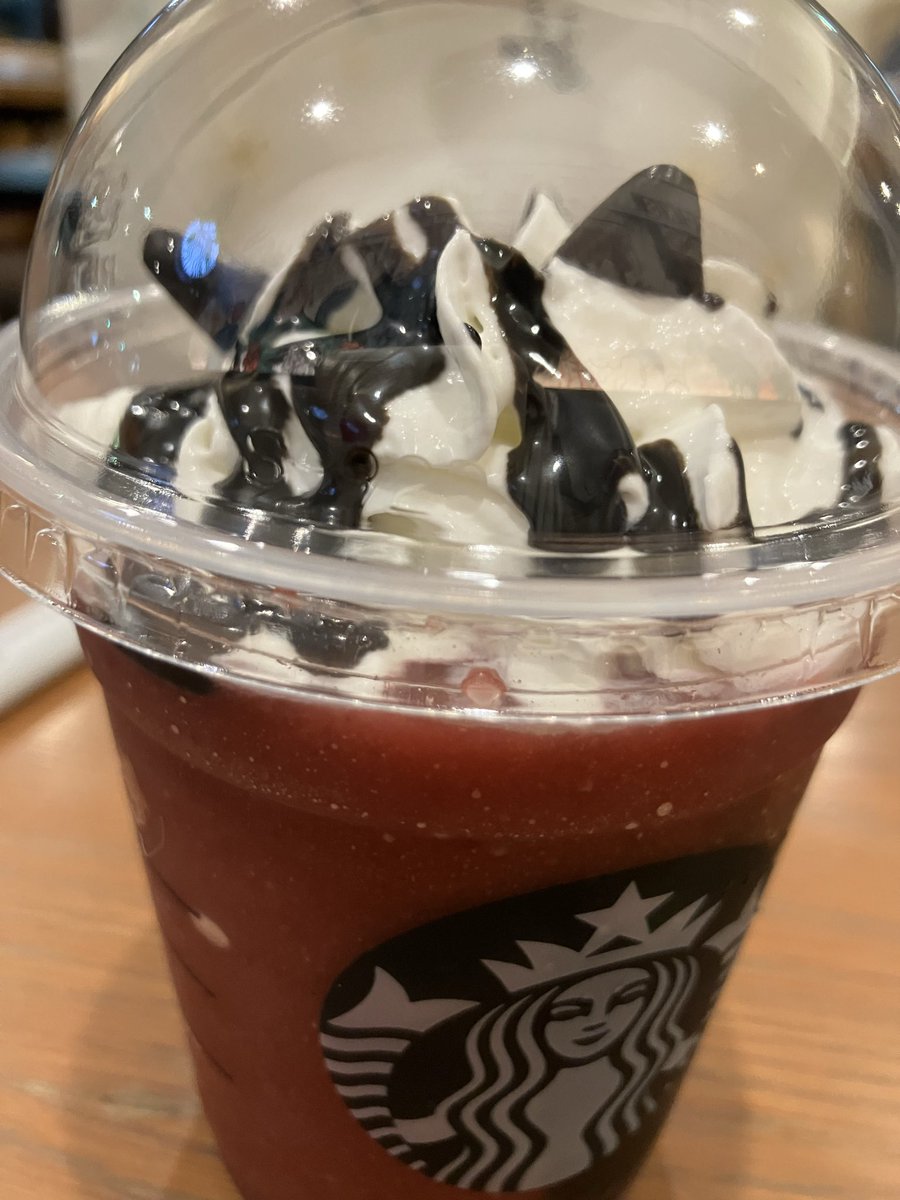 🐈‍⬛飲みに来た
酸味のあるベリーとごりごりのチョコチップが合っておいしい