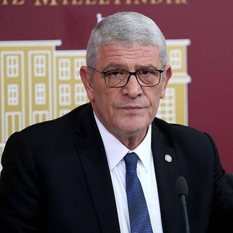 Müsavat Dervişoğlu: Bu ülkeyi, Türk milletini provoke ederek varacağınız menzilde sizi bekleyen hiç ama hiç iyi bir gelecek yoktur. 

Ya Öcalan’ı tercih edeceksiniz ya Kürtleri. Ya Kandil’i tercih edeceksiniz ya Türkiye’yi.

#Türk #Türkiye #MüsavatDervişoğlu #Siyaset #Haber