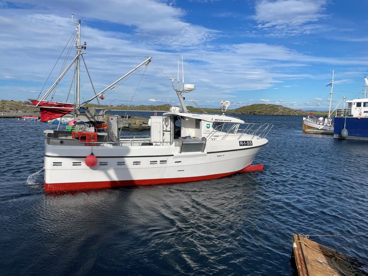 SeaglowEU's tweet image. A fresh coat for a cleaner sea! ⚓️
Our partner vessel Anna Katharina, a #Norwegian small-scale fishing boat, has completed a full hull renewal with a brand new Ecoating — a biocide-free antifouling reducing impact &amp;amp; improving durability. 🌊
At Seaglow, we are testing innovative…