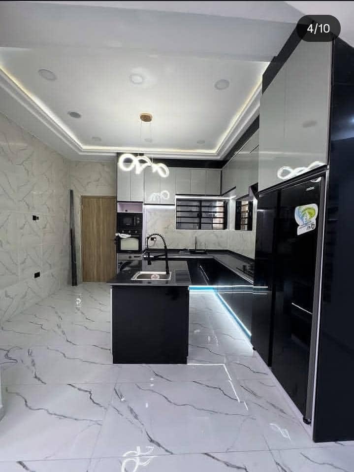 Aeba05's tweet image. FOR SALE!!!

Description: Four Bedroom Duplex

Location: Shell Cooperative, Eliozu Eneka Link Road, Port Harcourt.

Price: N230m, net.

Features;
Secure and Serene Estate
All rooms en-suite 
Smart Door Lock 
Fully fitted kitchen 
CCTV Etc.

For inspection, send a DM