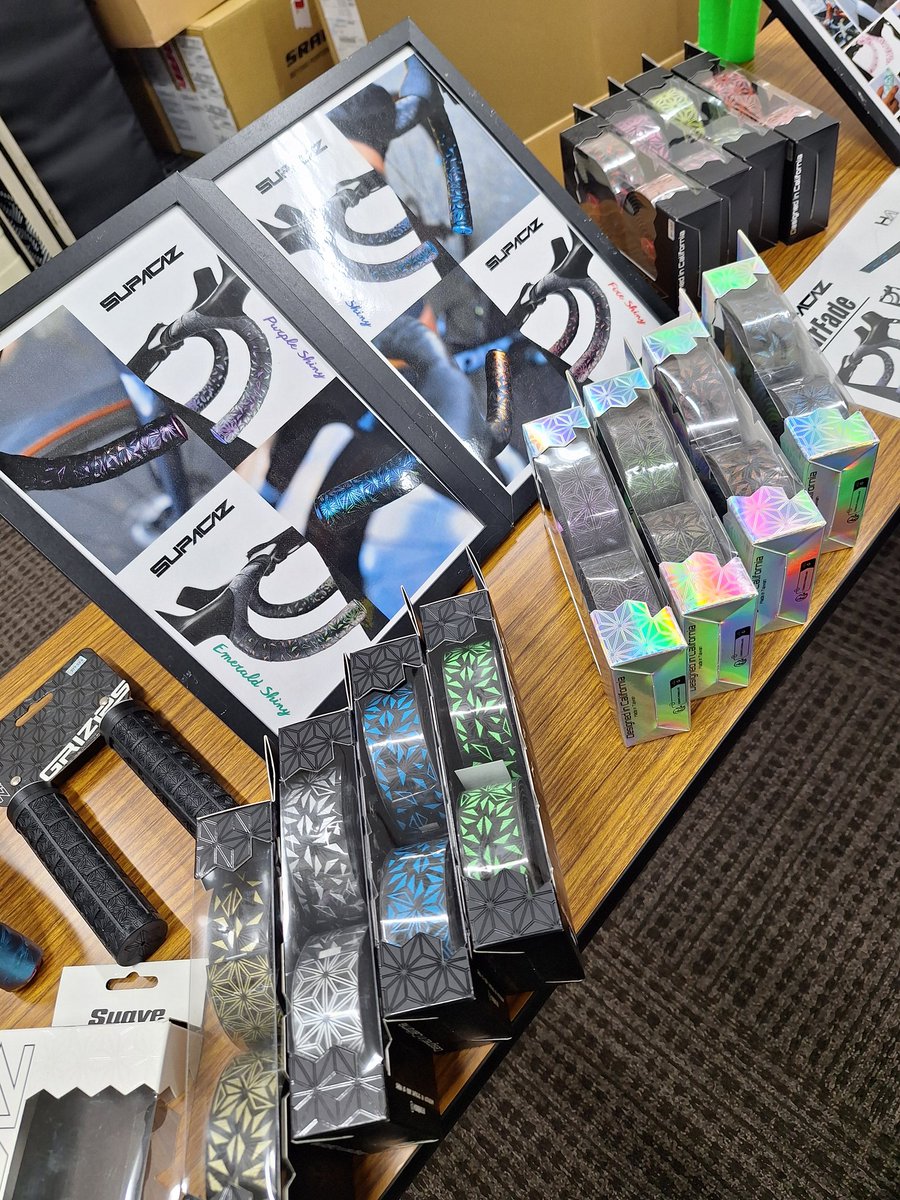 doterushi's tweet photo. 定休日の22日(水)は仕入先の展示会へ行ってきました♫
魅力的な商品の情報を集めてきました‼️
店頭で色々とご紹介させて頂きます(｀･ω･´)ゞ
#どてるし
#zippwheels
#srametap
#timepedals
#limarhelmets
#chapter2bikes 
#vittoriatires
#prologosaddles 
#どてるしで買って良かった https://t.co/XqnsQMVZEH