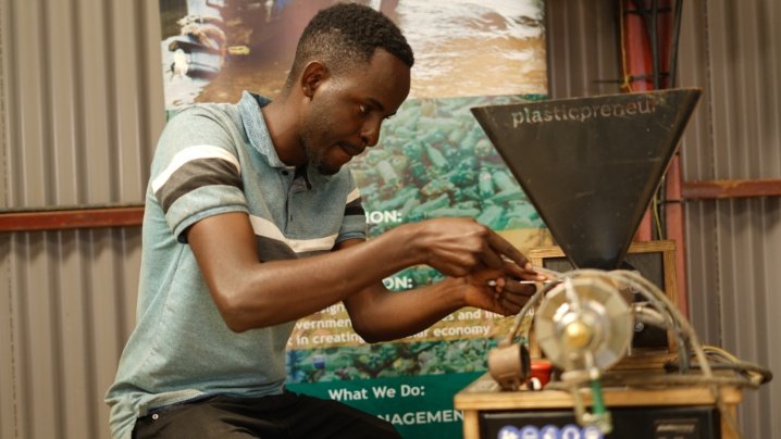 SimonBukoola's tweet photo. At @WastePlus Transforming plastic waste into valuable products is more than just engineering it’s a commitment to sustainability and circular innovation.
Through hands on design and experimentation, we’re proving that local solutions can drive global impact. 🌍♻️

Let’s keep building a future where waste becomes a resource.
#Recycling #SustainableDesign #EngineeringInnovation #CircularEconomy #PlasticRecycling #WasteManagement
#BBMzansiS6