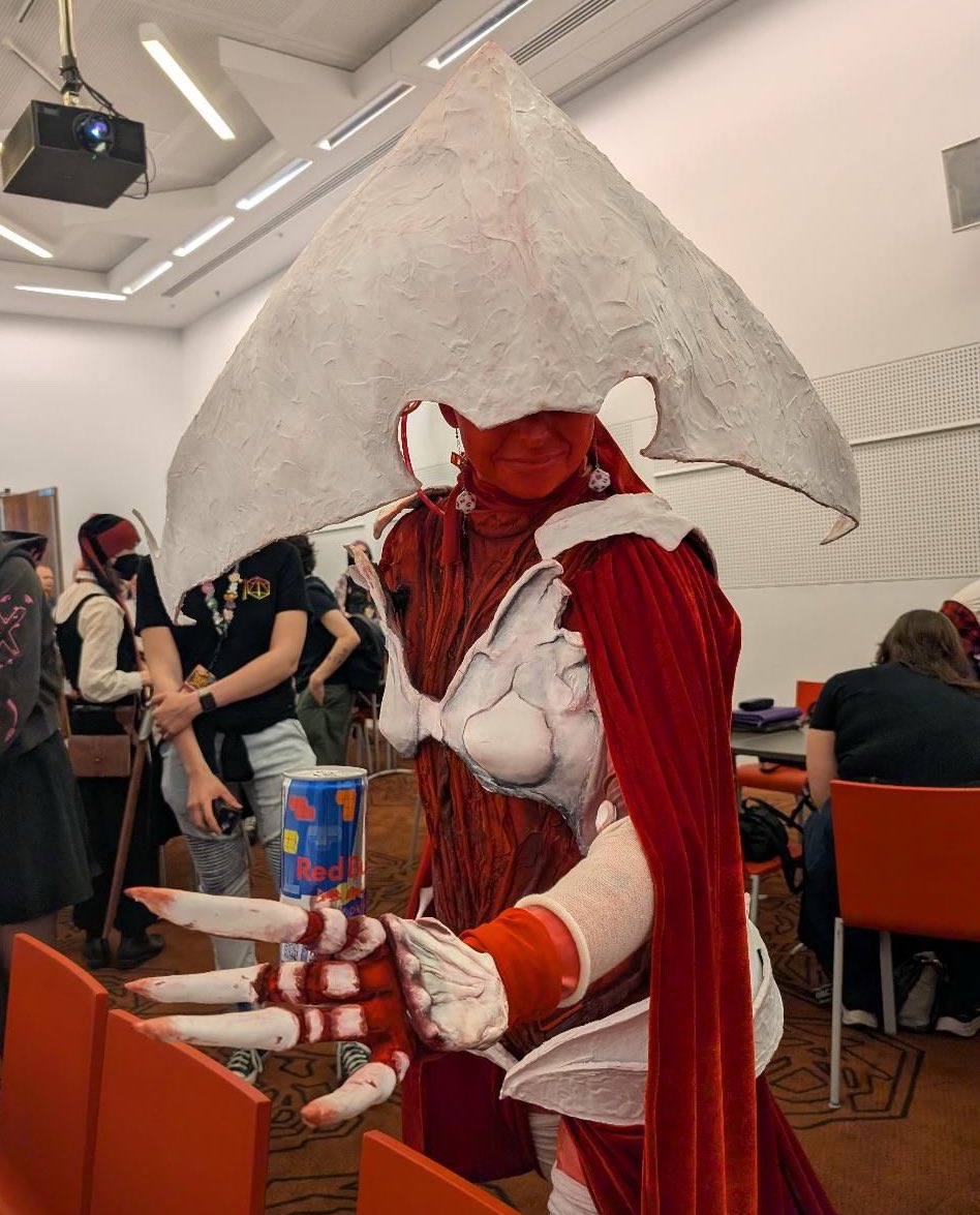 Mommy Norn endorses <a href="/redbullau/">Red Bull Australia</a> 🙏🏻❤️
GLISTENING OIL GIVES YOU WINGS

📸 <a href="/NigelVictus/">Nigel 'CEO of Jumpstart' Chee</a>