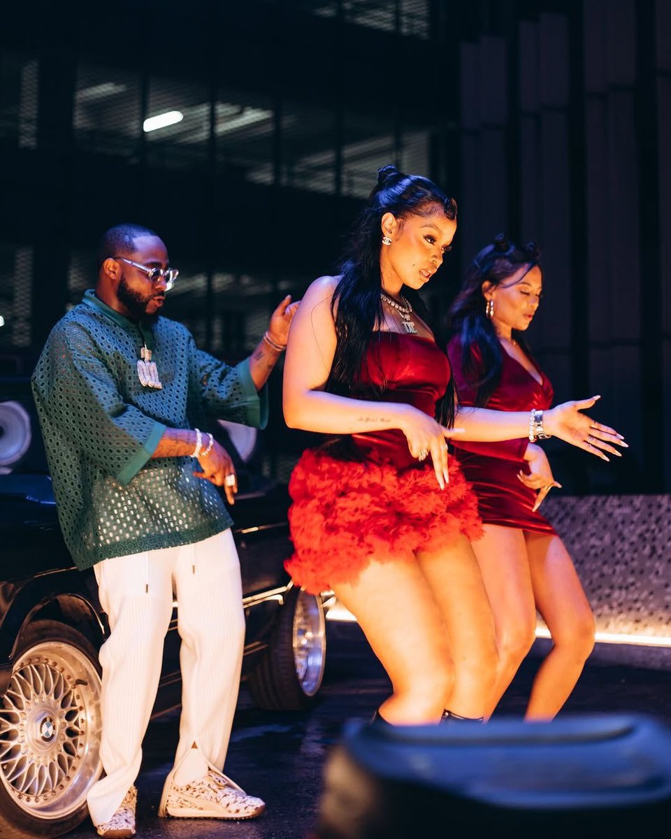 lifeofolaa's tweet image. TxC “YEBO” feat Davido is now certified platinum 💿 in South Africa, it’s the duos first song to achieve this milestone 🤯🇿🇦