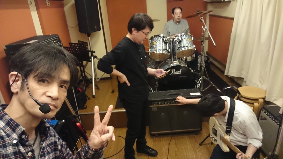 out_dates's tweet photo. 【ライブのお知らせ】
急遽‼️な話ですが‼️
11月2日(日)
中目黒スパークジョイで
ライブが決まりそうです🎸
詳細が決まり次第また通知します
見に来て頂ける方はDMで✉️
#ライブ #outofdates #中目黒スパークジョイ https://t.co/u5S28wX9j5