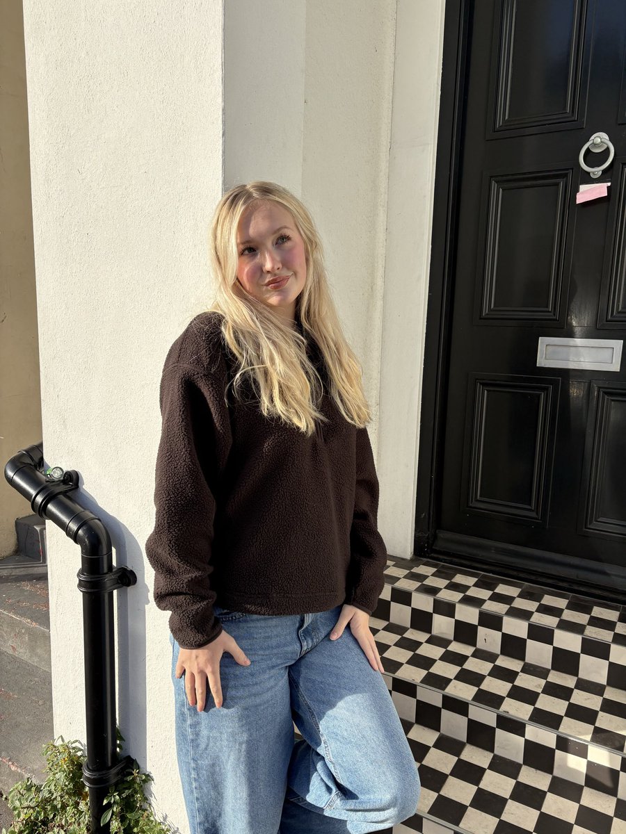 AllyGreen24's tweet image. Jet lagged  and still looking better than your girl🫦 Don’t DM without sending🐷💸