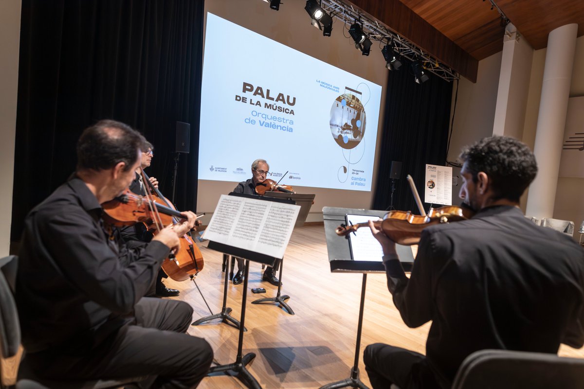 🎼Vos convidem al concert gratuït inaugural del cicle “Cambra al Palau”, 📅hui dimarts 22 a les⌚19.30 a la 🏛️Sala Rodrigo.🎻Luciano Casalino, Manuel Segarra, Santiago Cantó i David Forés interpretaran obres de Beethoven, Schubert i Sánchez-Verdú.🎟️bit.ly/4oAF2qk