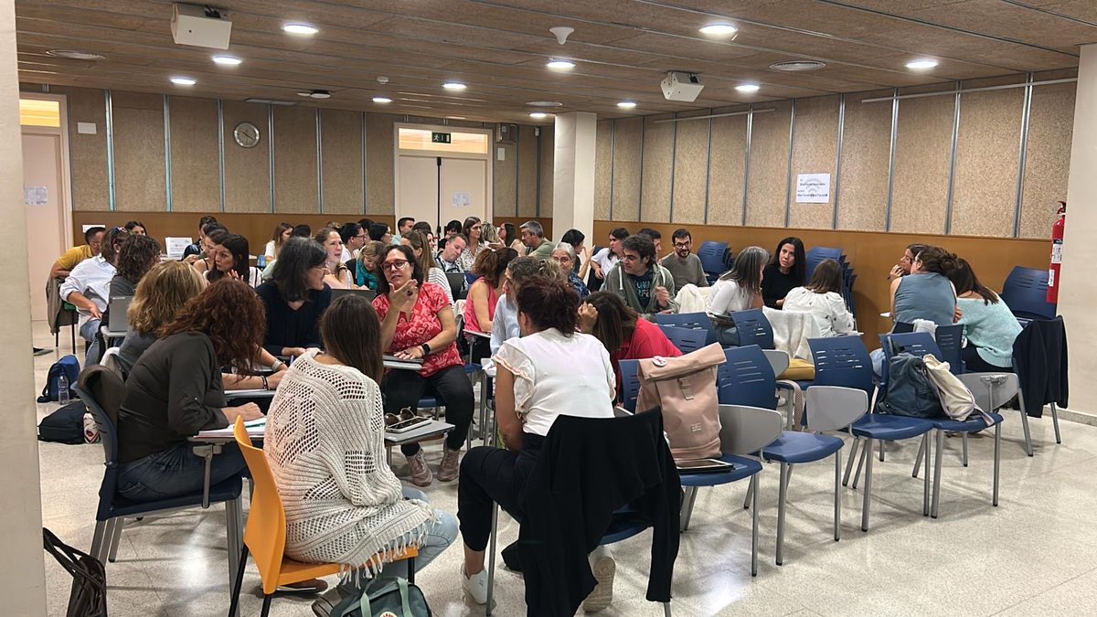 xarxaCb's tweet image. Avui totes les xarxes territorials ens hem despertat amb ganes de viure la 1a sessió de Xarxa del curs! Mirem el món, reflexionem i avancem plegats!
#XdC