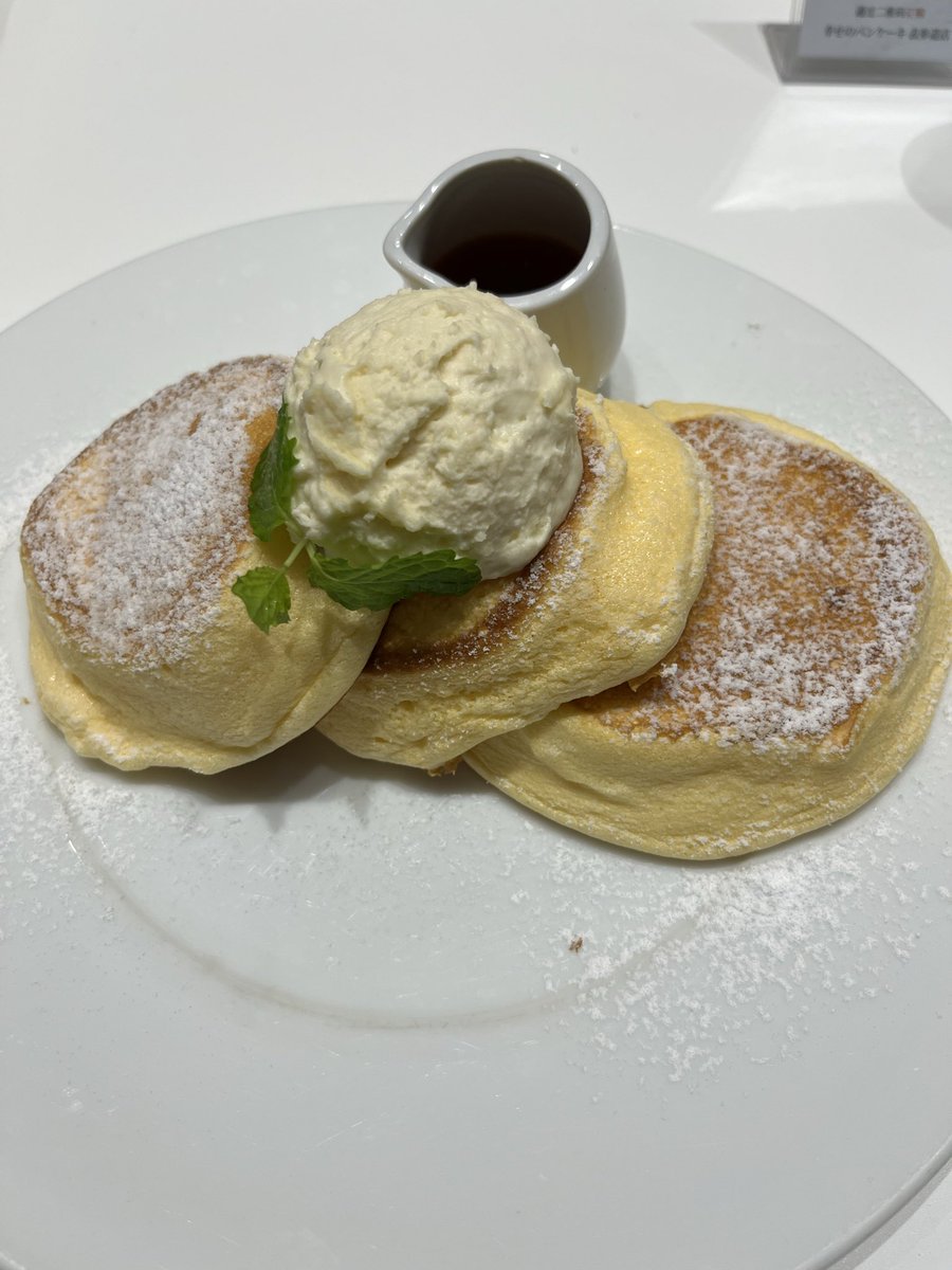 #幸せのパンケーキ🥞
いつも並んでいて入れないから初めて来ました
雨だから？すぐ入れた