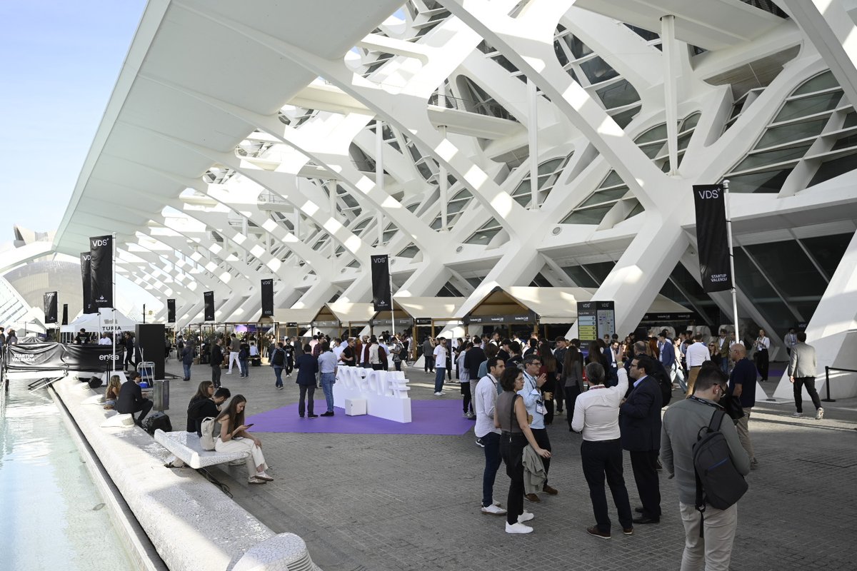 CACiencies's tweet image. 📍22 y 23 de octubre. Acogemos la Valencia Digital Summit @VDS_event, encuentro consolidado como uno de los principales eventos tecnológicos de Europa

Más de 12.000 profesionales de 120 países y 3.000 &quot;startups&quot; que convierten a Valencia en la capital de la innovación

#VDS2025
