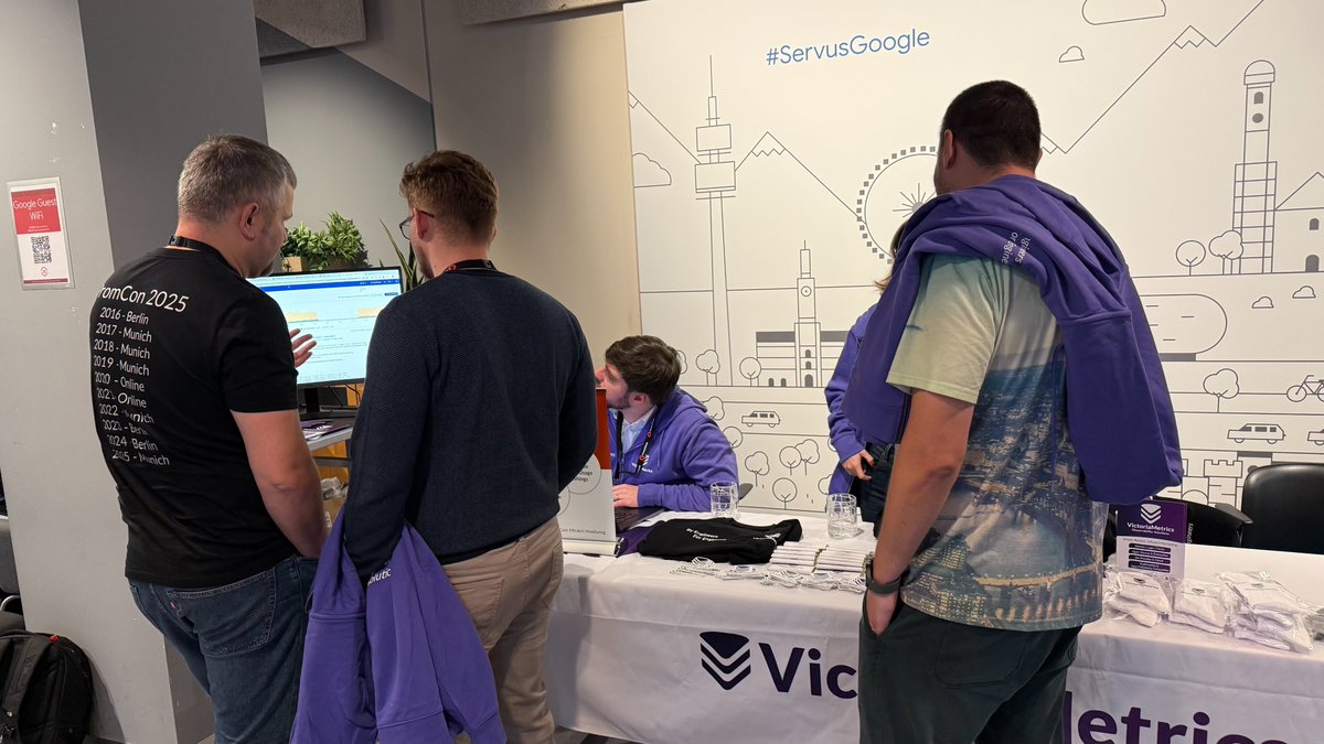 PrometheusIO's tweet image. Huge shoutout to @VictoriaMetrics for sponsoring #PromCon! 🎉
Their booth is loaded with fantastic swag and the team is doing an amazing job engaging and demoing. Make sure to visit them before all the goodies run out! Those purple hoodies are 🔥